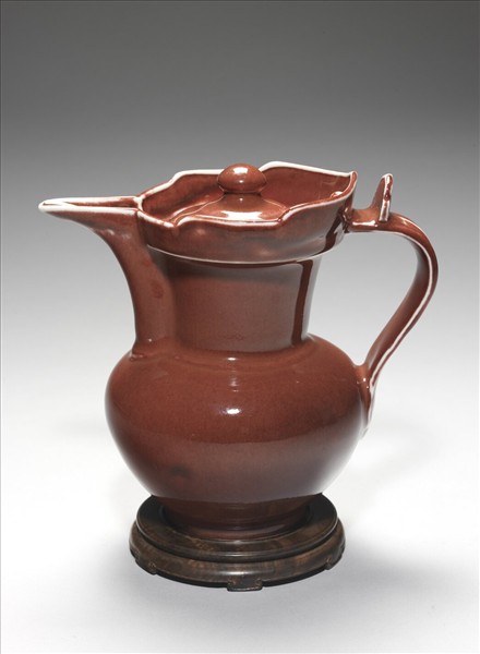 寶石紅釉僧帽壺