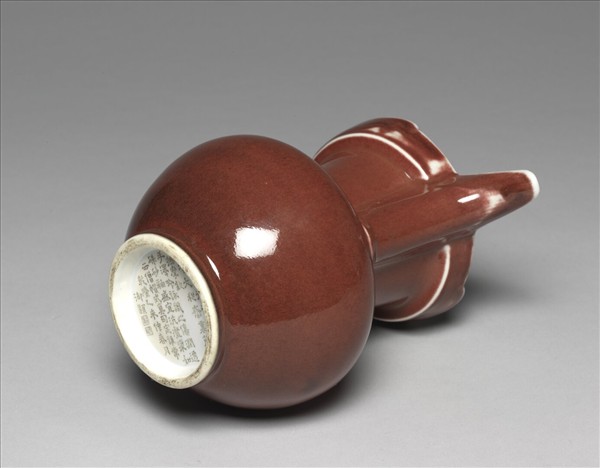 寶石紅釉僧帽壺