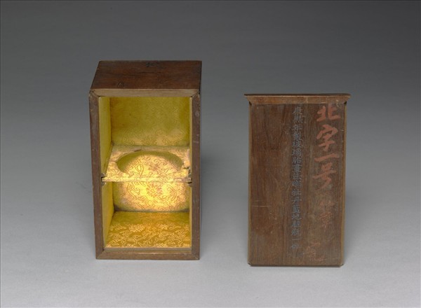 玻璃胎畫琺瑯牡丹藍地膽瓶