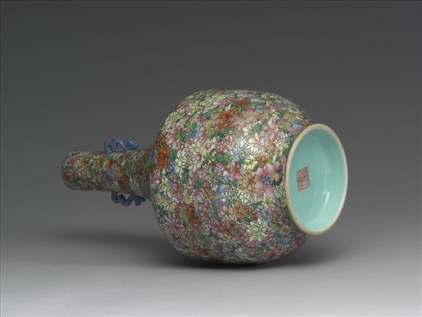 洋彩百花錦紋螭耳瓶