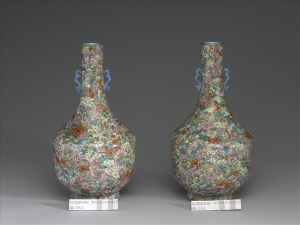 洋彩百花錦紋螭耳瓶