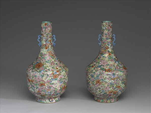 洋彩百花錦紋螭耳瓶