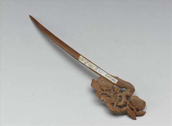 肉桂木雕靈芝石榴簪