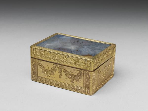 鍍金雕花嵌瑪瑙鼻煙盒