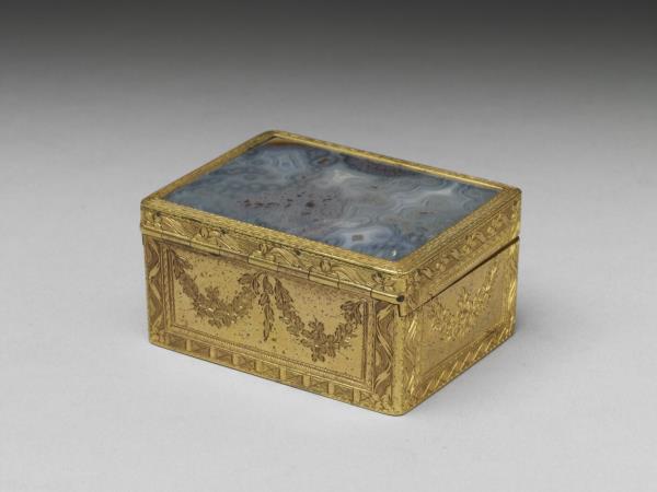 鍍金雕花嵌瑪瑙鼻煙盒