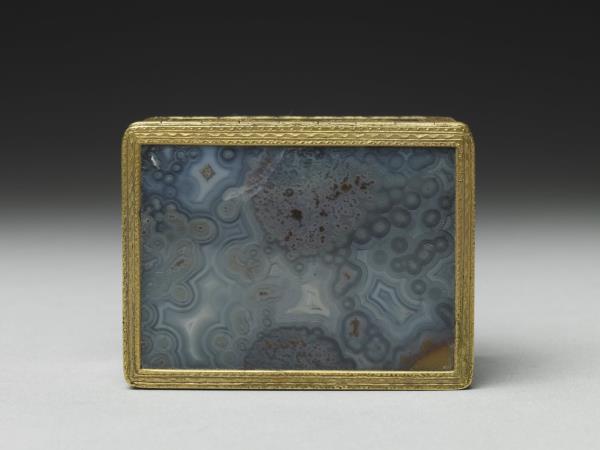 鍍金雕花嵌瑪瑙鼻煙盒