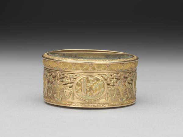 雕金機械自動音樂鼻煙盒