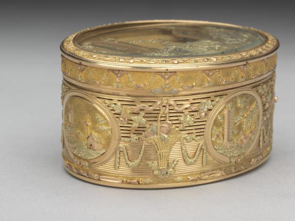 雕金機械自動音樂鼻煙盒