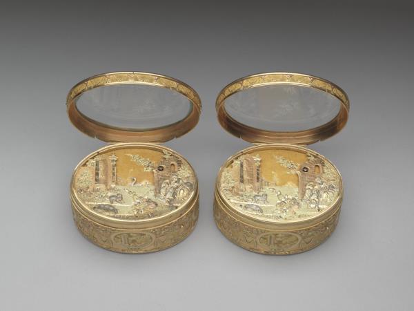 雕金機械自動音樂鼻煙盒