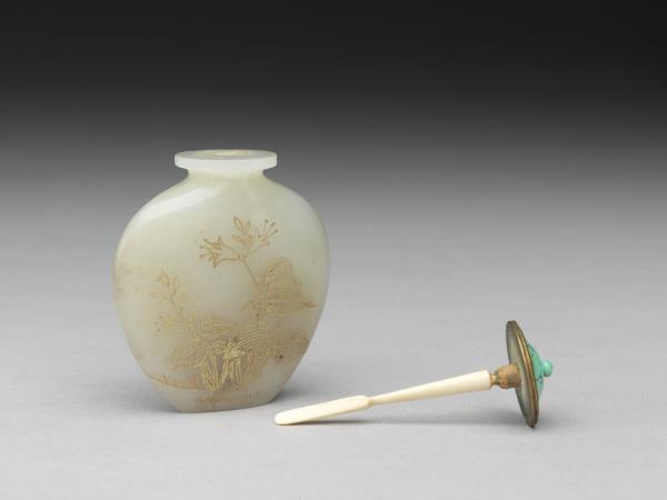 玉填金花卉鼻煙壺