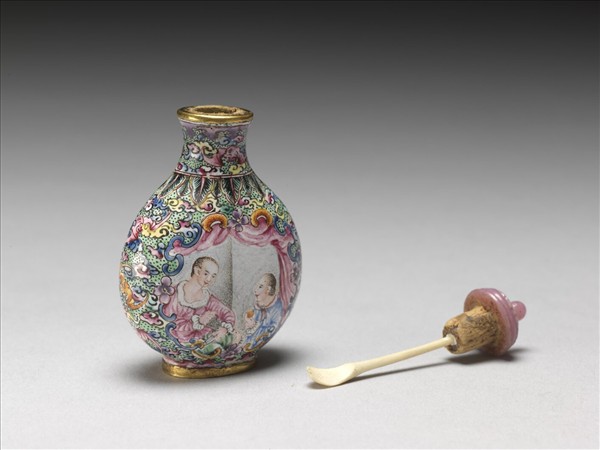 銅胎畫琺瑯西洋人物圖鼻煙壺