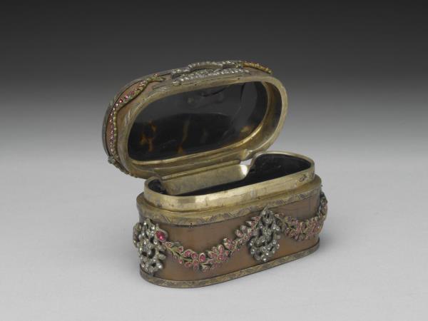 銀嵌寶石漆鼻煙盒