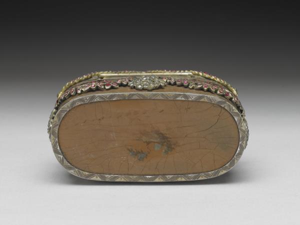 銀嵌寶石漆鼻煙盒