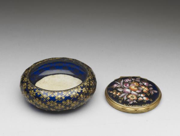 深藍玻璃描金畫琺瑯盒