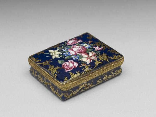 銅胎畫琺瑯花卉鼻煙盒
