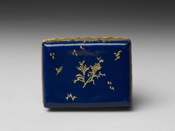 銅胎畫琺瑯花卉鼻煙盒