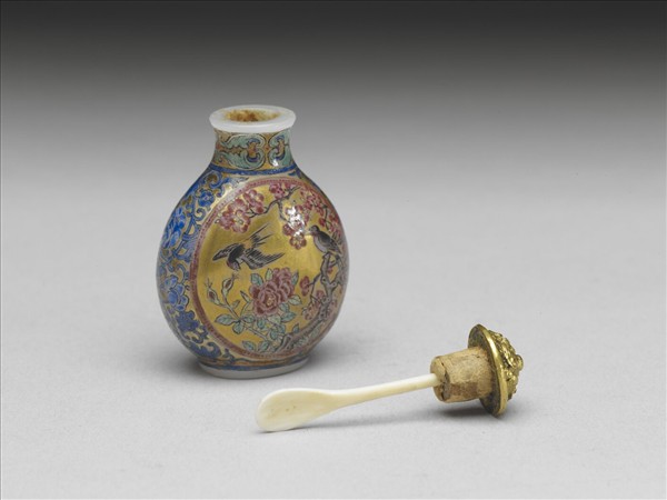 玻璃胎畫琺瑯花鳥紋鼻煙壺