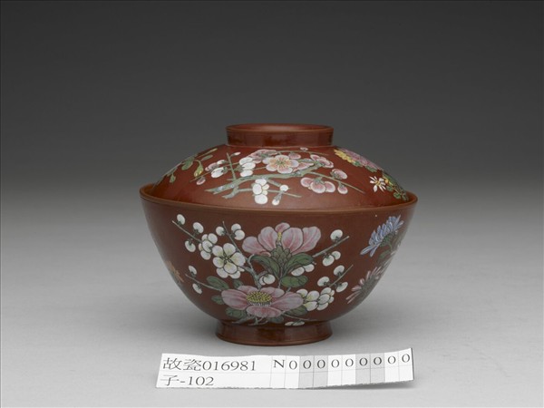 宜興胎琺瑯彩四季花卉蓋碗