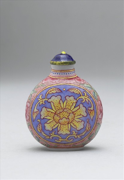 玻璃胎畫琺瑯西番蓮紋鼻煙壺