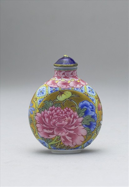 玻璃胎畫琺瑯四季花卉紋鼻煙壺