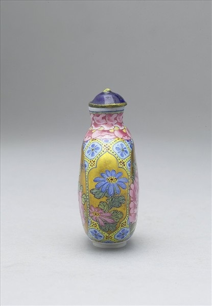 玻璃胎畫琺瑯四季花卉紋鼻煙壺