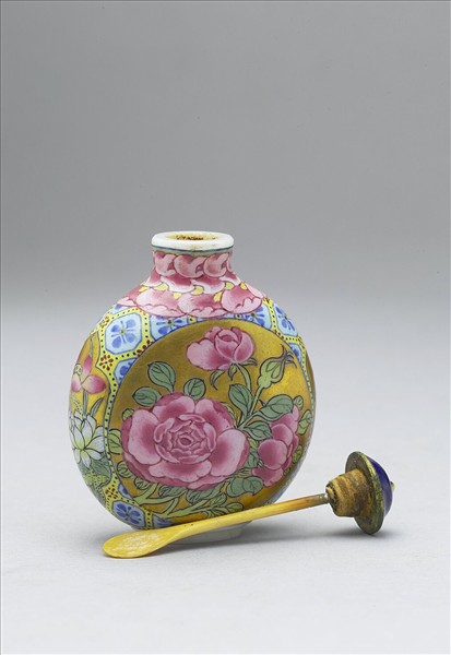 玻璃胎畫琺瑯四季花卉紋鼻煙壺