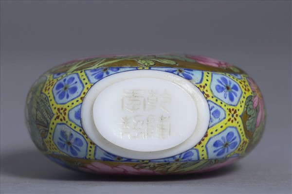 玻璃胎畫琺瑯四季花卉紋鼻煙壺