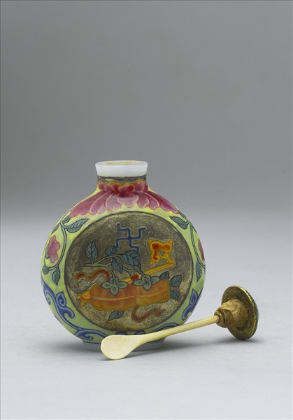 玻璃胎畫琺瑯福壽如意鼻煙壺