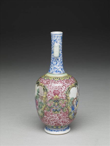 琺瑯彩錦地開光西洋人物貫耳瓶