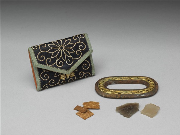 繡花卉火鐮荷包