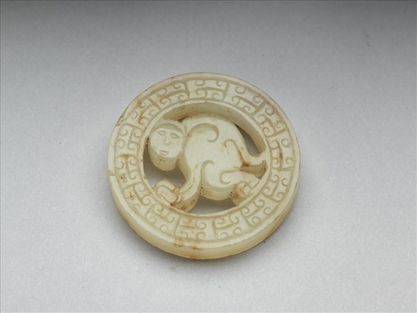 玉獸紋環形佩