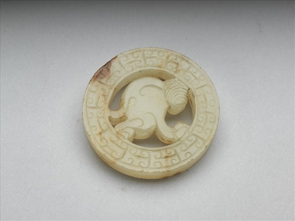 玉獸紋環形佩