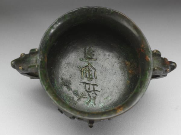 嵌金銀蝸身獸紋簋