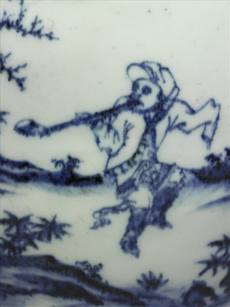 青花人物紋如意耳扁壺