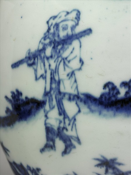 青花人物紋如意耳扁壺