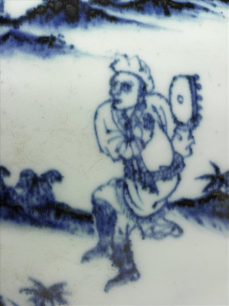 青花人物紋如意耳扁壺