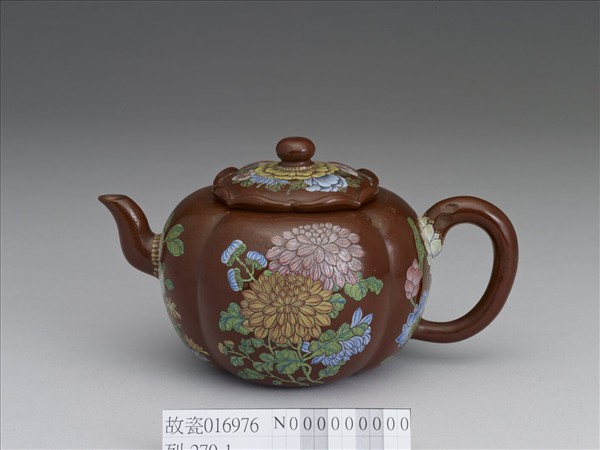 宜興胎畫琺瑯四季花卉海棠式壺