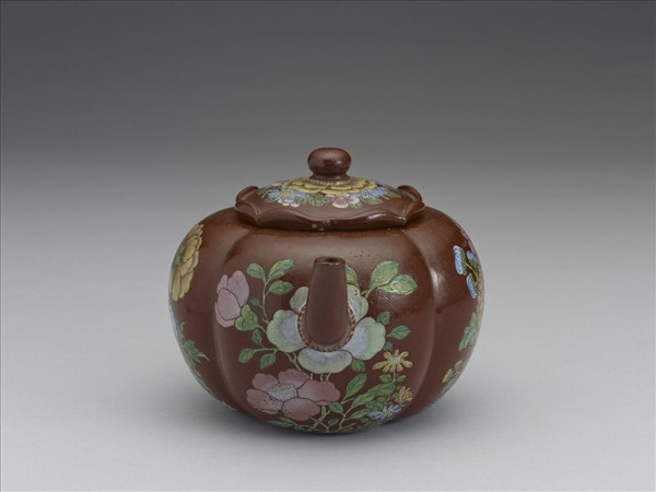 宜興胎畫琺瑯四季花卉海棠式壺