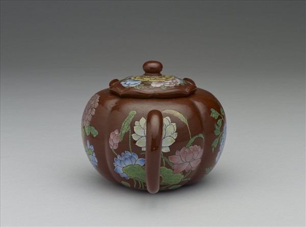 宜興胎畫琺瑯四季花卉海棠式壺