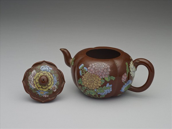 宜興胎畫琺瑯四季花卉海棠式壺