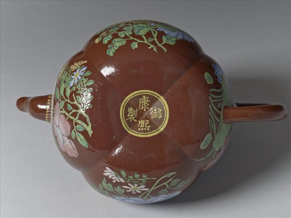 宜興胎畫琺瑯四季花卉海棠式壺