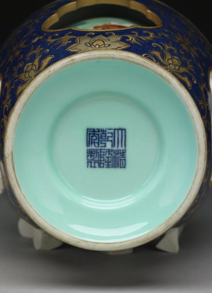 霽青描金游魚轉心瓶