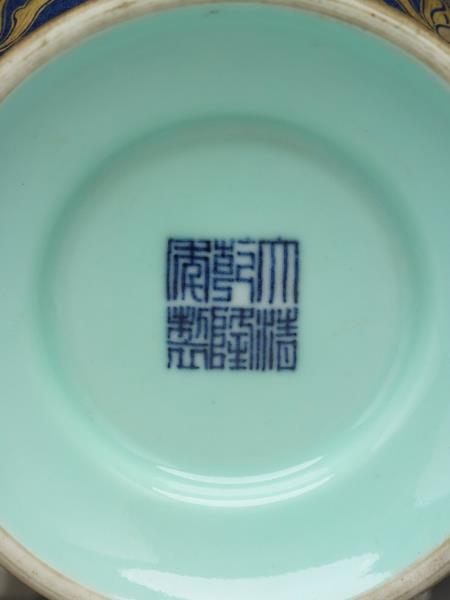 霽青描金游魚轉心瓶