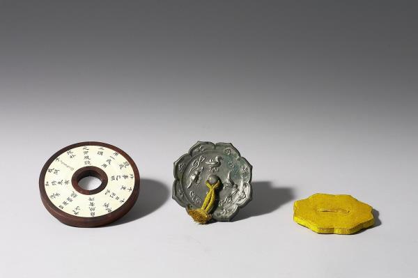 〈寧壽續鑑‧第二十七冊〉鏡匣雕刻木蓋附趙秉沖行書〈抱朴子〉