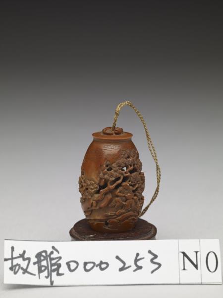 橄欖核雕松陰漁樂扇墜