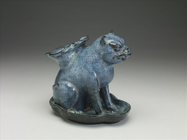 環水作品 犬 王者 Dog-shaped planter in sky blue glaze, Shiwan ware - National