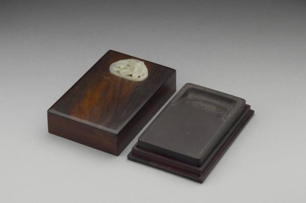 端石長方小硯（帶嵌玉木盒）