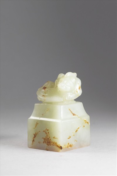 「化育萬方」玉印