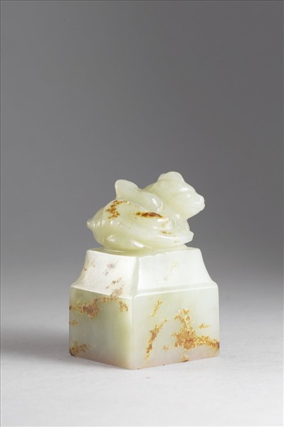 「化育萬方」玉印