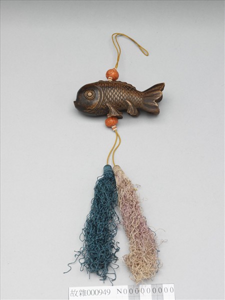 茄楠木雕魚形香佩